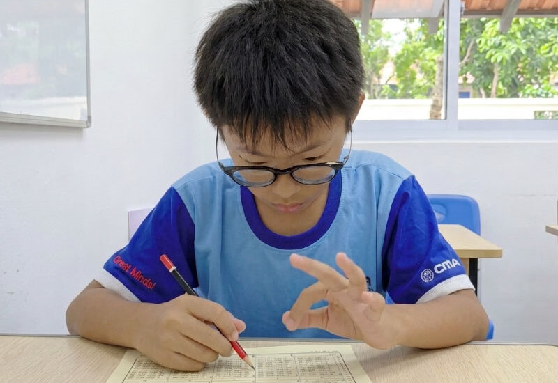 Single Hand vs Dual Hand Abacus: Which Method Does More for Your Child's Brain?